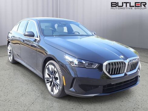 New 2026 BMW 530i w/ Premium Package RWD image 6