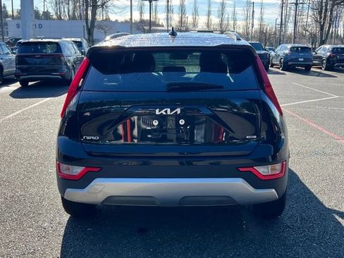 Used 2024 Kia Niro LX image 10