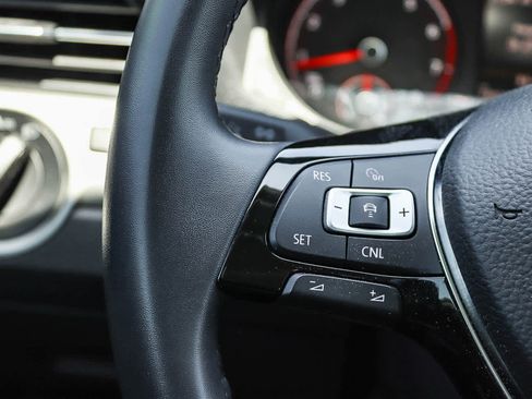 Certified 2022 Volkswagen Passat 2.0T SE FWD image 22