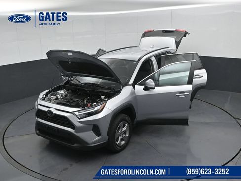 Used 2025 Toyota RAV4 XLE AWD/4WD image 52