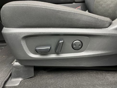 Used 2024 Nissan Pathfinder SV image 9