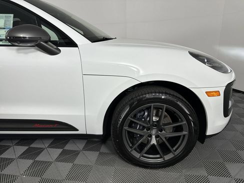 Certified 2025 Porsche Macan Turbo image 11