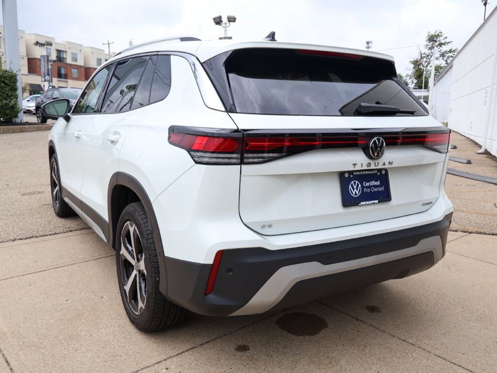 Used 2025 Volkswagen Tiguan SE AWD/4WD image 3
