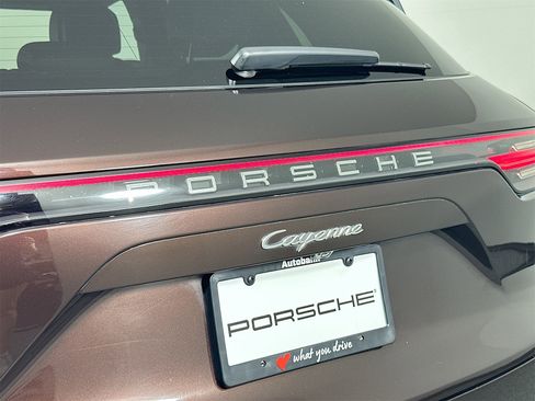 Certified 2019 Porsche Cayenne image 17