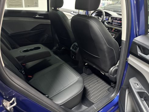 Certified 2022 Volkswagen Taos SE image 36