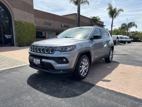Used 2022 Jeep Compass Latitude w/ Sun and Sound Group AWD/4WD image 3