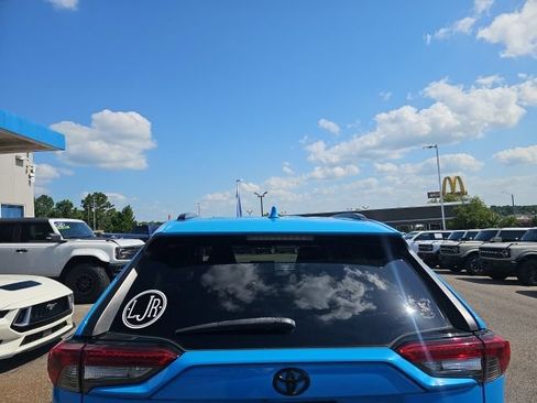 Used 2019 Toyota RAV4 LE FWD image 5