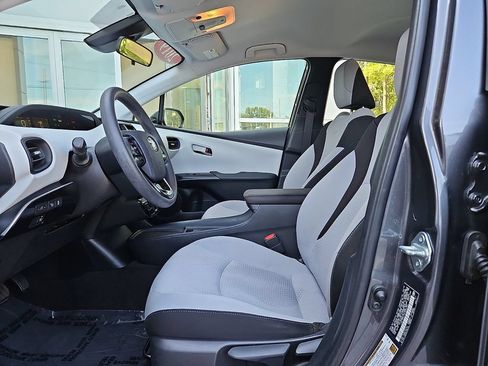 Used 2019 Toyota Prius LE AWD/4WD image 14