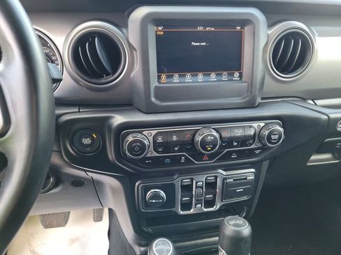 Used 2023 Jeep Wrangler Unlimited w/ Cold Weather Group AWD/4WD image 6