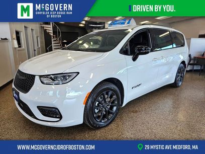 New 2025 Chrysler Pacifica Select w/ Fav Edition Package