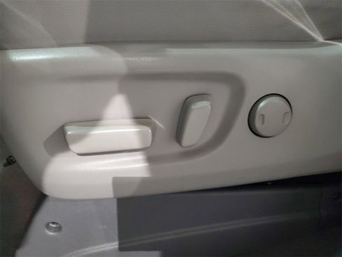 Used 2020 Toyota Sienna XLE image 17