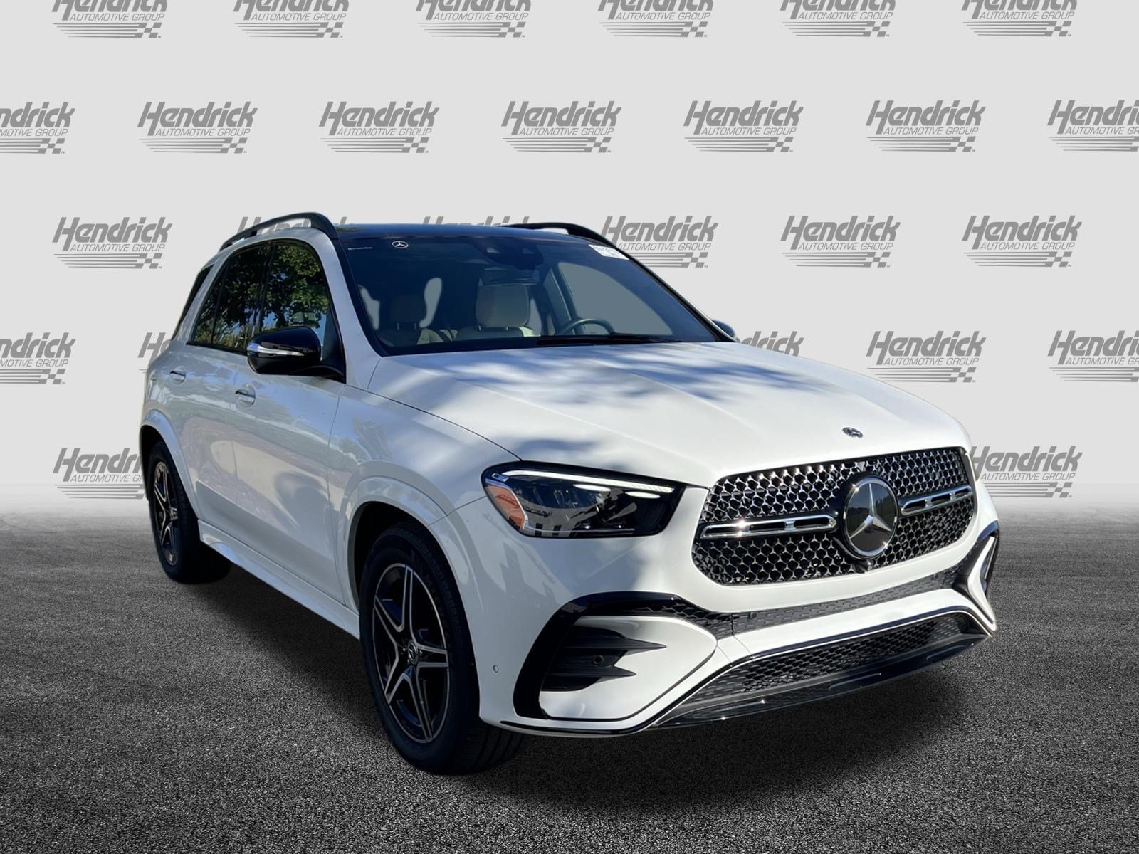 Used 2025 Mercedes-Benz GLE 450 4MATIC w/ AMG Line Exterior image 2