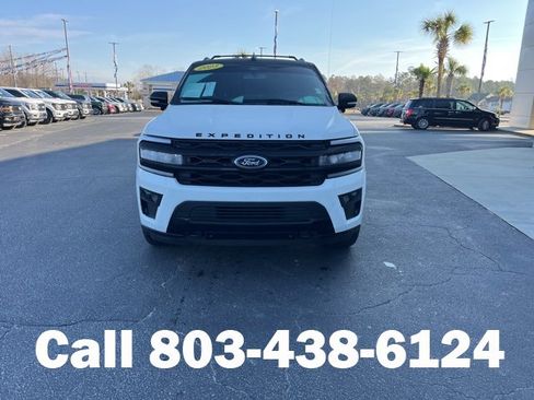 Used 2023 Ford Expedition Limited image 37