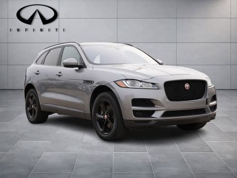 Used 2020 Jaguar F-PACE Premium image 3