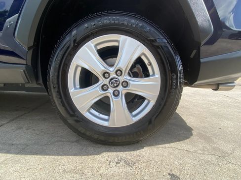 Used 2019 Toyota RAV4 XLE w/ Carpet Mat Package AWD/4WD image 23