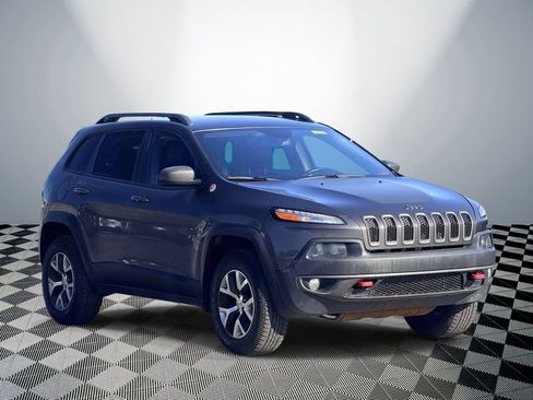 Used 2016 Jeep Cherokee Trailhawk w/ Cold Weather Group AWD/4WD image 4