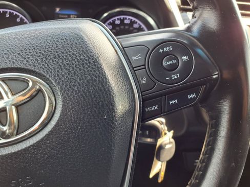 Used 2018 Toyota Camry SE FWD image 16