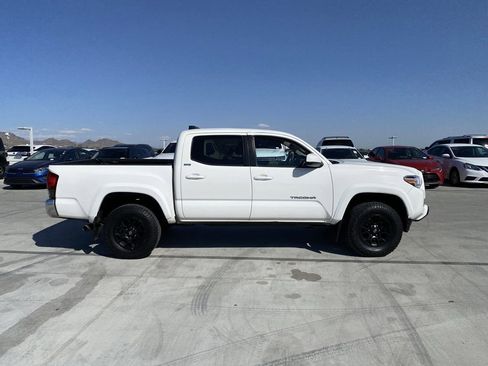 Used 2022 Toyota Tacoma SR5 image 9