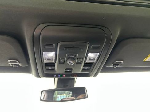 Used 2022 GMC Yukon XL SLT w/ SLT Premium Package image 25