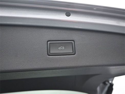 Used 2022 Volkswagen Tiguan SE R-Line image 38