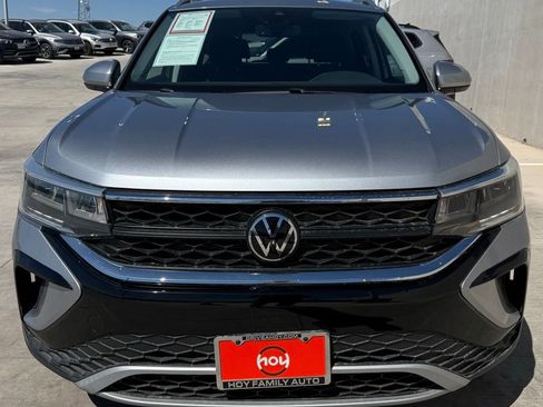 Used 2024 Volkswagen Taos SE image 2