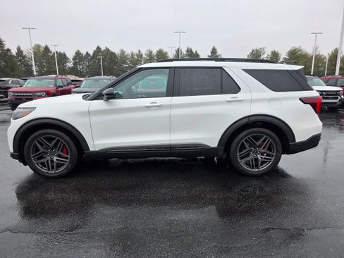 Certified 2025 Ford Explorer ST image 2