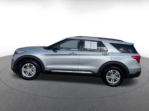 Used 2023 Ford Explorer XLT w/ Equipment Group 202A image 10