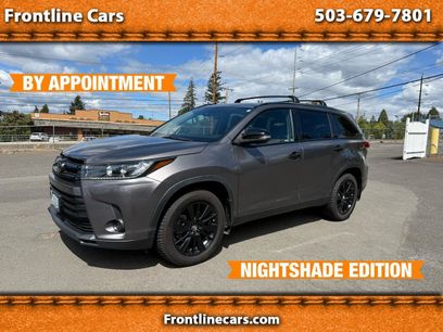 Used 2019 Toyota Highlander SE w/ Nightshade Edition