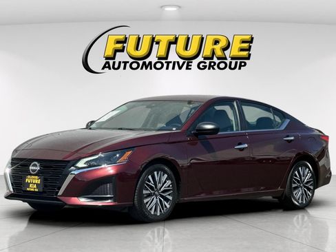 Used 2025 Nissan Altima 2.5 SV FWD image 8