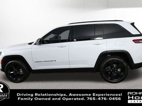 Used 2024 Jeep Grand Cherokee Limited w/ Black Appearance Package image 5