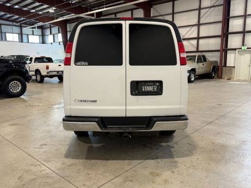 Used 2021 Chevrolet Express 3500 LT w/ LT Preferred Equipment Group RWD image 7