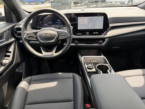 New 2026 Chevrolet Equinox LT w/ Convenience Package II AWD/4WD image 23