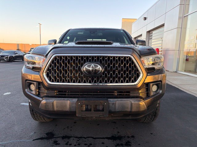 Used 2018 Toyota Tacoma TRD Sport AWD/4WD image 2