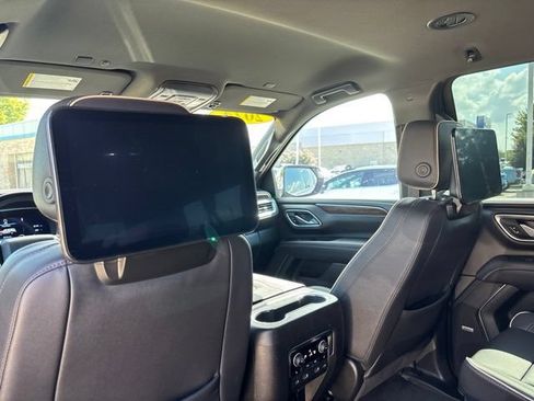 Used 2024 Chevrolet Suburban Premier w/ Advanced Technology Package AWD/4WD image 24