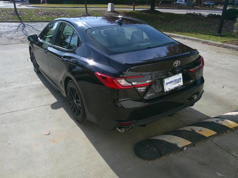 Used 2025 Toyota Camry SE image 12