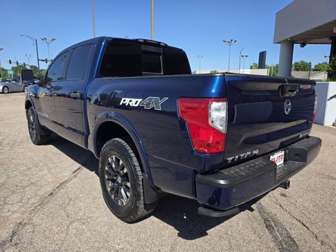 Used 2018 Nissan Titan PRO-4X w/ Pro-4x Convenience Package AWD/4WD image 7