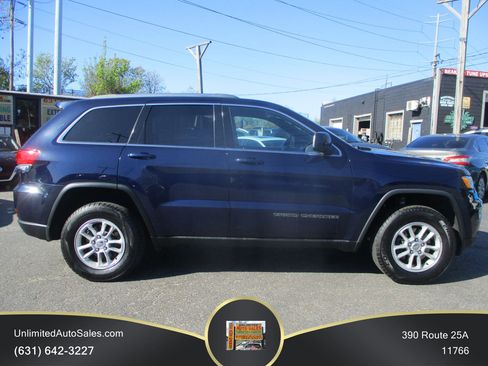Used 2018 Jeep Grand Cherokee Laredo AWD/4WD image 4