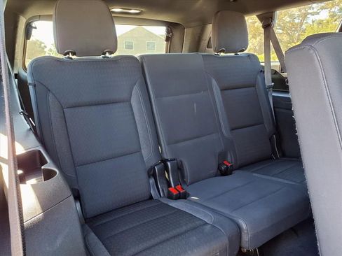 Used 2024 GMC Yukon XL SLE image 16