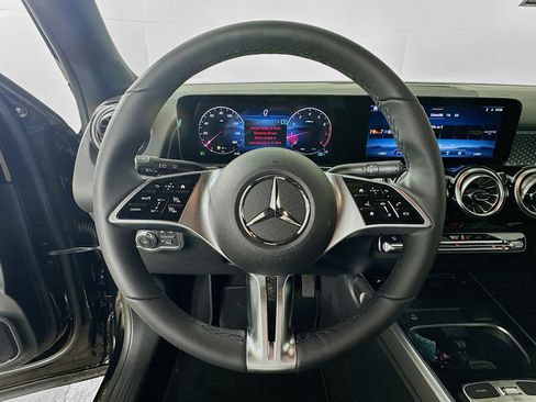 Used 2026 Mercedes-Benz GLB 250 4MATIC image 11