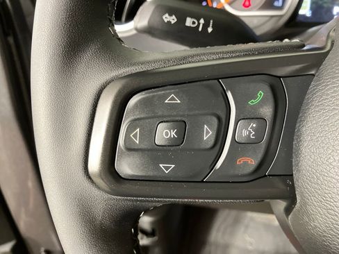 Used 2025 Jeep Gladiator Sport image 17