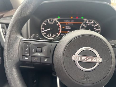 Used 2023 Nissan Rogue SV image 17