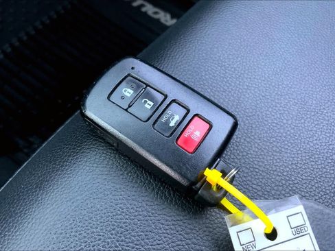 Used 2017 Toyota Corolla XLE FWD image 15