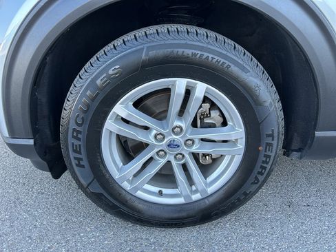Used 2024 Ford Explorer XLT w/ Equipment Group 202A AWD/4WD image 9
