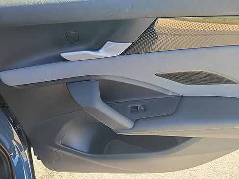 New 2025 Volkswagen Tiguan SE image 43