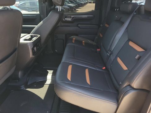Used 2022 GMC Sierra 1500 AT4 w/ AT4 Premium Package AWD/4WD image 11