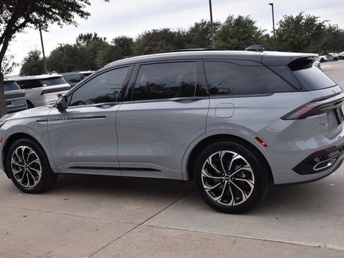 New 2026 Lincoln Nautilus Reserve image 10