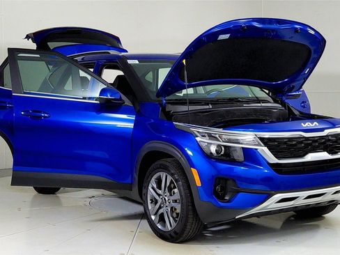 Used 2023 Kia Seltos S w/ Navigation Package image 9