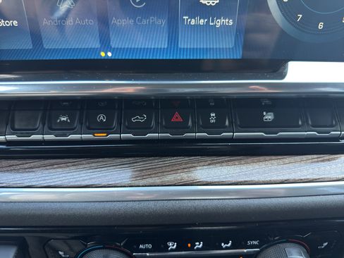 Used 2025 Chevrolet Silverado 1500 LT AWD/4WD image 34