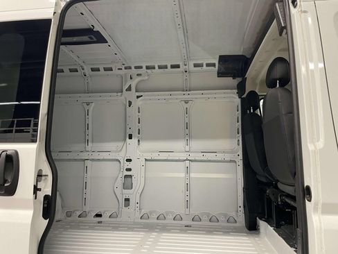 Used 2025 RAM ProMaster 3500 w/ Quick Order Package 22G SLT FWD image 17