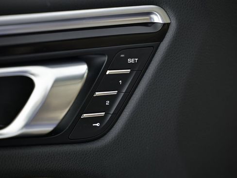 Certified 2021 Porsche Macan image 21